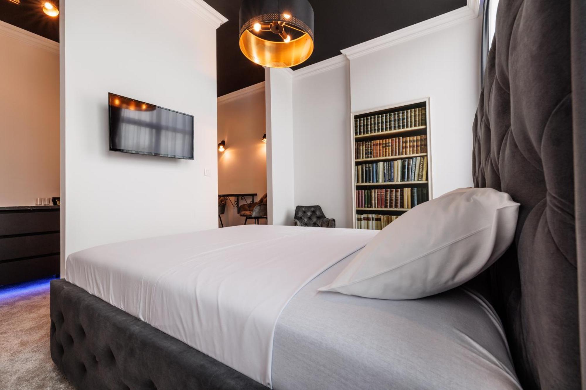 White Unique Apart Nikšić Extérieur photo