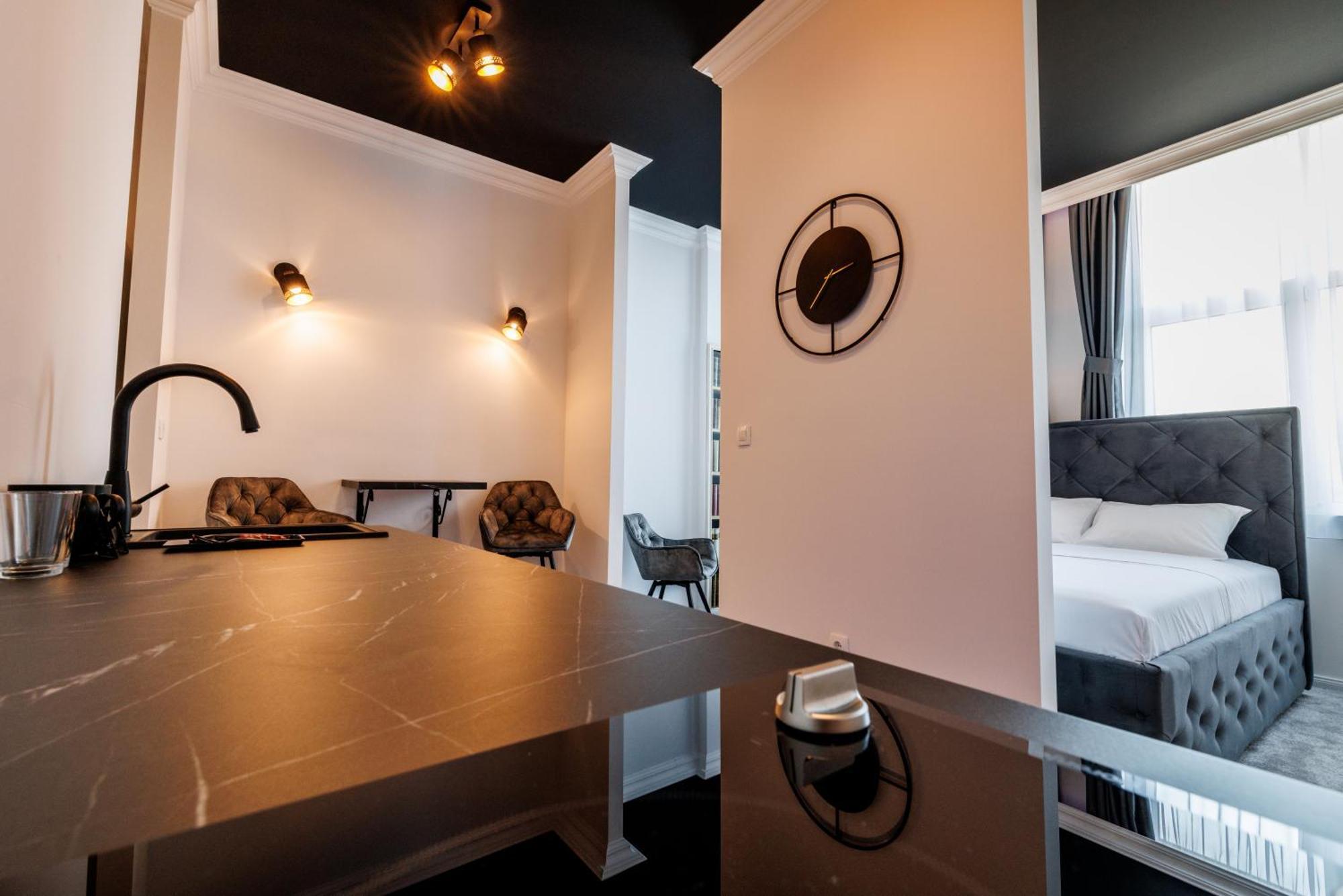 White Unique Apart Nikšić Extérieur photo