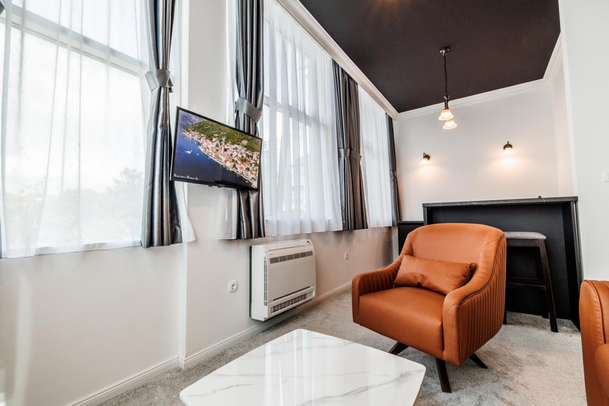 White Unique Apart Nikšić Extérieur photo