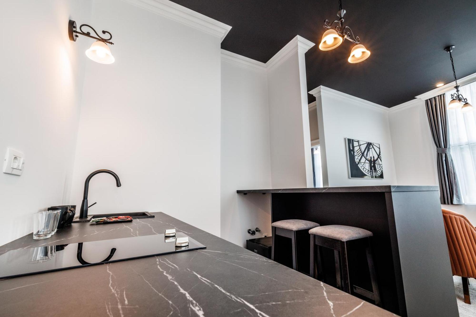 White Unique Apart Nikšić Extérieur photo